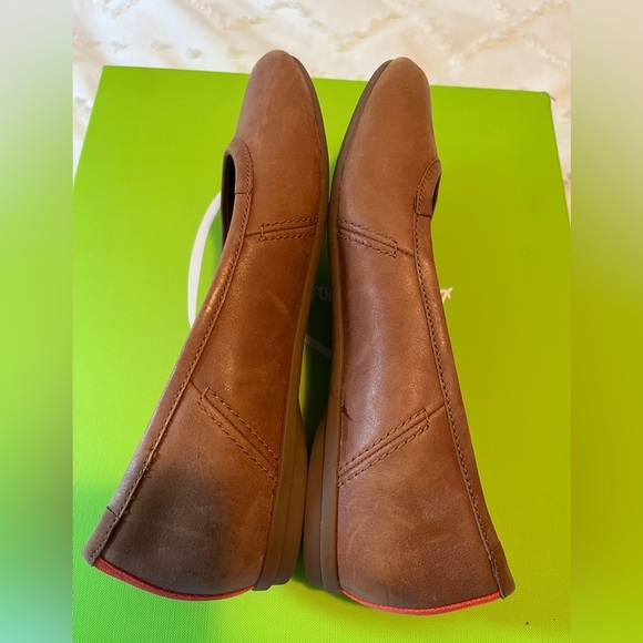 Clark’s Canebay Plain Tan Leather Flats - Picture 11 of 16